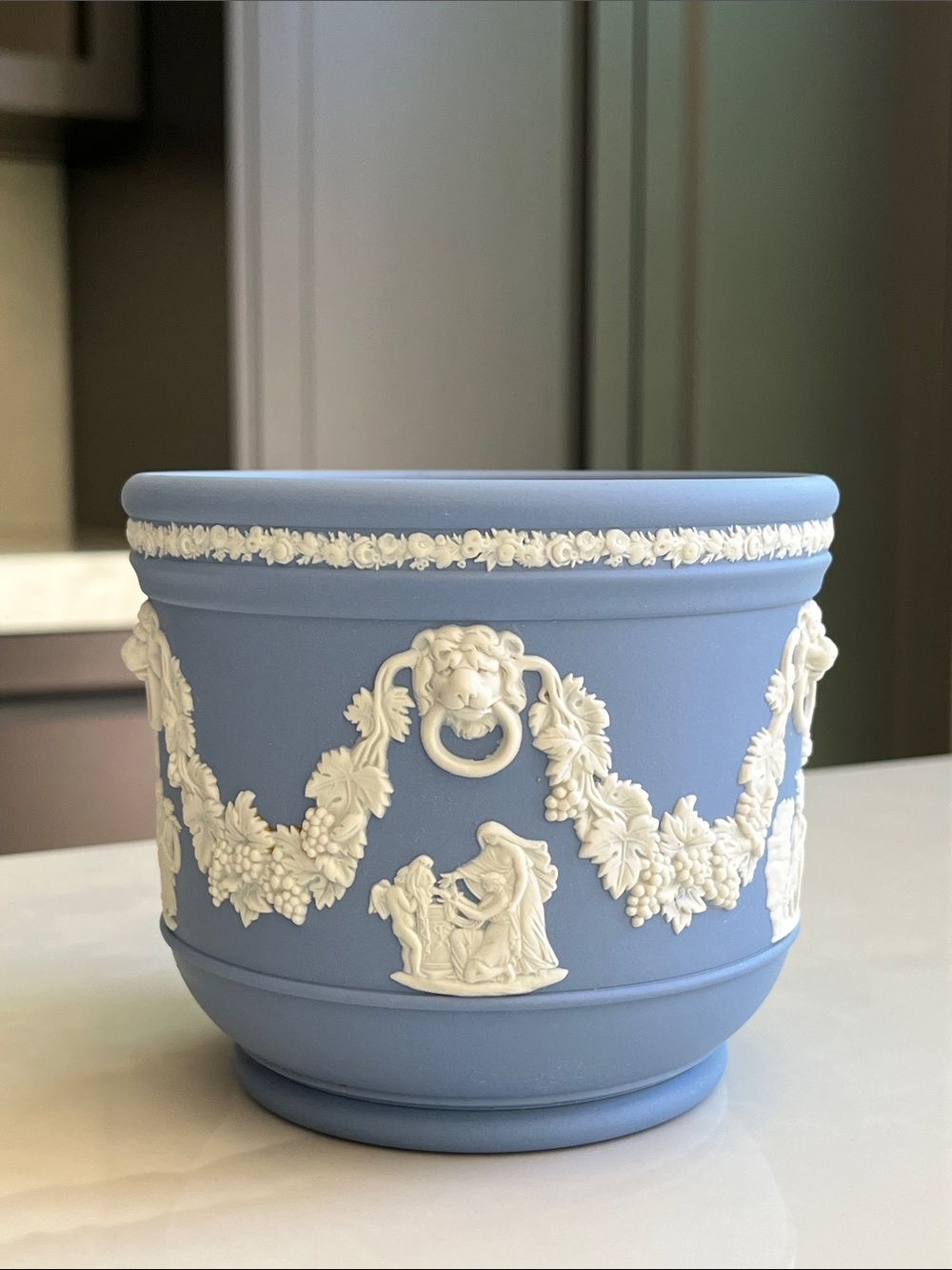 Wedgwood Jasperware Blue Jardiniere, Cachepot. 1962.